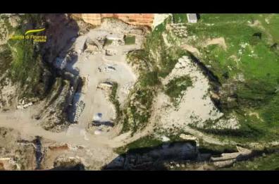 Discarica abusiva in una ex cava nella Bat, piena di scarti edili: sequestro da 8 milioni