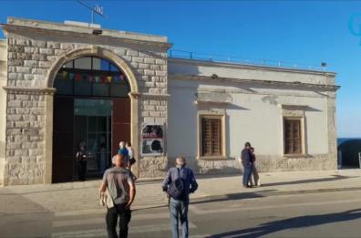 Polignano, ecco l'opera Inverso Mundus del collettivo AES+F a sostegno dell'Ucraina