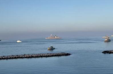 Le forze armate "invadono" cielo e mare a Bari per la visita di Mattarella 