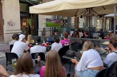 Europei, i turisti tedeschi a Bari non rinunciano a seguire la partita