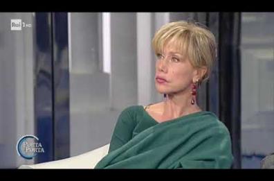 Nancy Brilli choc da Vespa
 su un produttore di film
«Il c... più ciucciato d'Italia»