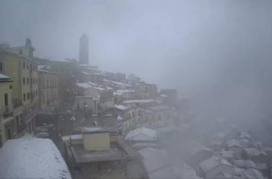 Arriva la neve sul Gargano: Monti Dauni imbiancati. Raffiche di vento e gelo in tutta la Puglia