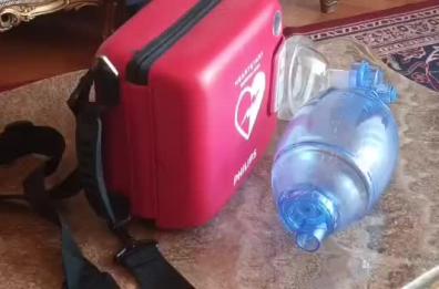 Foggia, consegnato il defibrillatore che sarà installato all'ingresso del Comune