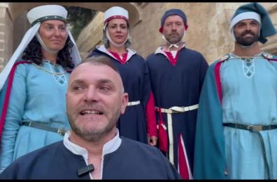 Oria, il Palio 2025 con «Stupor Mundi, l’attesa…»: spettacolo, storia e magia nel Chiostro Montalbano