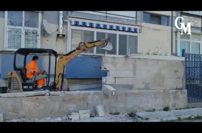 Bari, demolito garage completamente abusivo: ostruiva tombino e impediva manutenzione