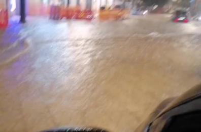 Bomba d'acqua su Brindisi, auto in panne: raffiche di chiamate ai vigili del fuoco 
