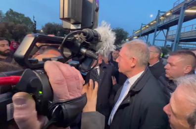 Urso a Taranto incontra i lavoratori: «Se l'industria italiana esiste lo deve all'ex Ilva» VIDEO