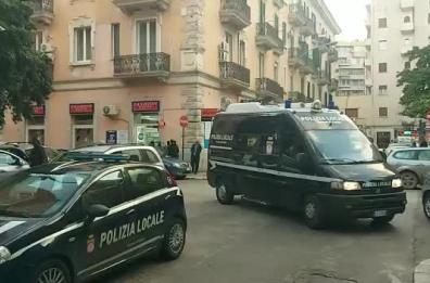 Merce usata venduta abusivamente, sequestri a Foggia