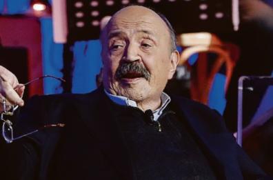 «Cosa c’è dietro l’angolo?»: bontà sua, Maurizio Costanzo inventò con ironia la televisione geniale