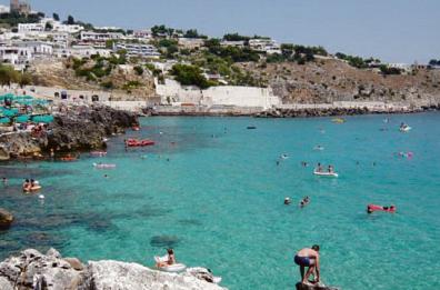 Castro, ordinanza contro i palloncini: «Inquinano e pericolo per fauna marina. Vietati»
