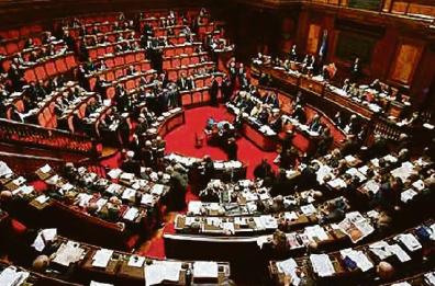 Sinistra senza idee e in Parlamento una farsa da circo