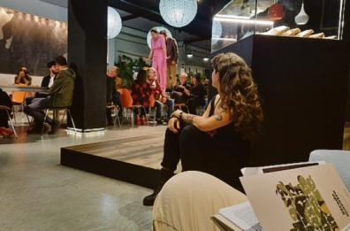 In mezzo scorre il teatro «Koreja»