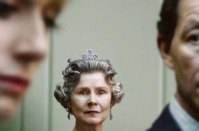 L’astro di Elisabetta nel crepuscolo di «The Crown 5»