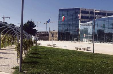Regione Puglia, approvata la legge per le auto blu ai politici