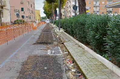 Brindisi, fermo da giorni il  cantiere in viale Aldo Moro: aumentano i disagi