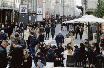 Bari si prepara al Natale: tolleranza zero sui parcheggi selvaggi, dj set vietati