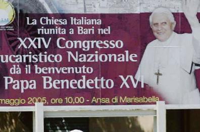 Quelle intense parole di Ratzinger a Bari: «Non è facile essere cristiani»