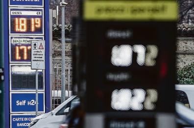 Caro-carburante, meglio non esporre i «prezzi medi»