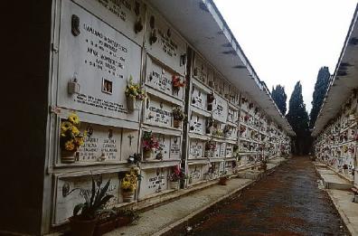 Martina Franca, furto sacrilego al cimitero: trafugati 150 vasi di rame