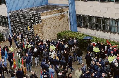 Ex Ilva a Taranto, associazioni indotto: «Da domani stop attività»
