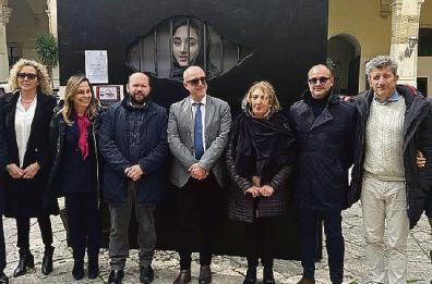 «Donna, vita, libertà»: Lecce espone un'opera dedicata a Mahsa Amini
