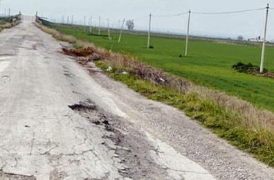 Foggia, strada rurale ormai messa ko, difficile arrivare alla «16»