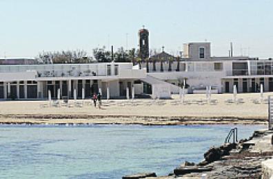 Bari, scaduta la concessione allo stabilimento balneare Trampolino: «Un mese per liberare gli spazi»