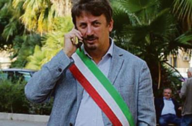 La marcia dei sindaci oggi a Napoli. Davide Carlucci: «Non torniamo indietro di 20 anni»