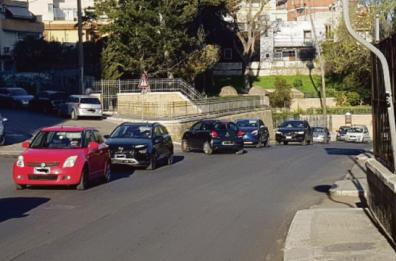 Brindisi, via spartitraffico e striscia continua: rischio incidenti in via P. San Vito