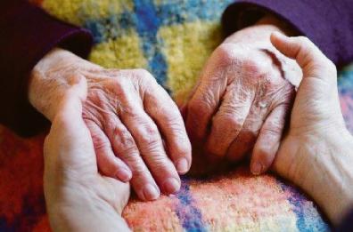 Puglia, è boom di badanti e baby sitter, ma quelle regolari sono appena 33mila