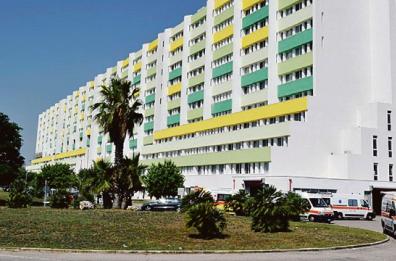 Brindisi, l'intervento al Perrino salta tra ritardi e disguidi: «Con 36 euro l’ho fatto nello studio privato»