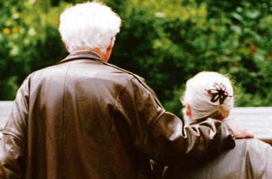 Sannicandro, la battaglia di Peppino: «Voglio curare mia moglie a casa»
