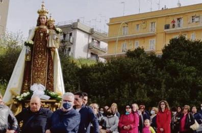 Mottola, nell’ottava di Pasqua il rito della «Madonn abbasc»