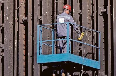 Acciaio senza carbone, Arcelor Mittal «dimentica» l’Ilva di Taranto. Urso: «Risposte o interverrà lo Stato»