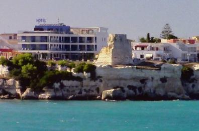 Falesia a rischio crollo: chiude un tratto del lungomare a Torre dell’Orso