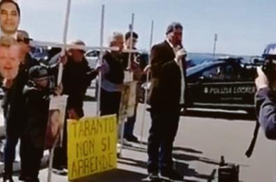 Taranto, sit-in dei genitori a tutela della salute dei loro figli
