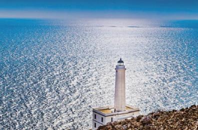 «Gita» al faro di Punta Palascia, dove l'incanto prende forma e colori