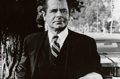 Il «pistolero» Glenn Ford deciso a imporre legge e giustizia nel West