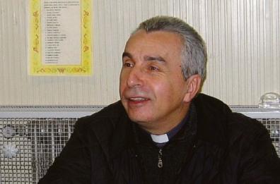 Il parroco-attore di Palese, don Antonio dal palcoscenico all'altare