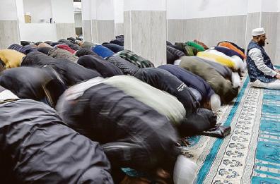 Bari, l'Islam nel cuore del «Libertà», ecco la moschea simbolo di integrazione