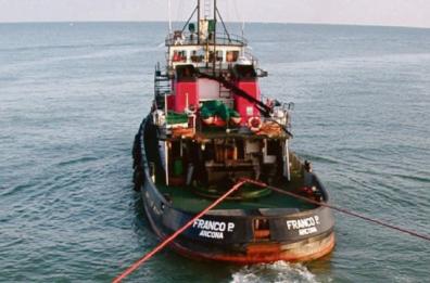 Bari, «Franco p», a un anno dall'affondamento del rimorchiatore «Il corpo di papà è in fondo al mare»