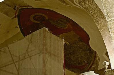Foggia, l'affresco della cattedrale cade a pezzi: gelati e drink per salvarlo