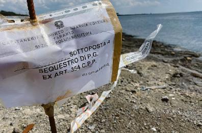Taranto, scorie sugli scogli di Punta Rondinella: sigilli a un’area di 4mila mq