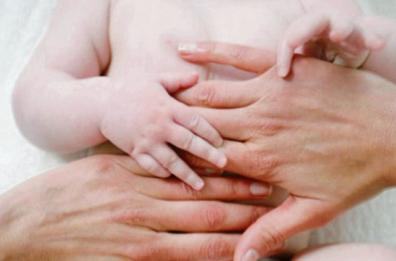 Il silenzio della madre del piccolo Enea e quelle scelte difficili