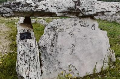 Bisceglie, vandali in azione con le bombolette spray sul Dolmen 
