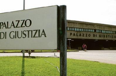Spaccio di cocaina, i fidanzati di Zapponeta patteggiano la pena