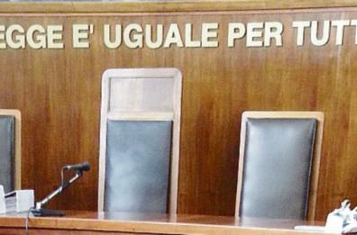 Monopoli, resta in carcere l'uomo che ha accoltellato l'ex compagna. La donna è sveglia, non più sedata