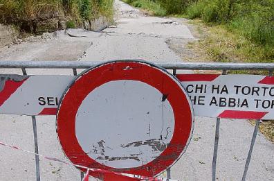 Potenza fragile: via Costa della Gaveta «ostaggio» di una frana