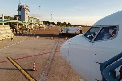 Foggia, pieno anche il volo per Mostar: decolla l'«aeroporto della fede» 