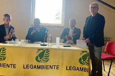 Il rapporto di Legambiente: «reati verdi» in aumento, la lentocrazia è un fardello